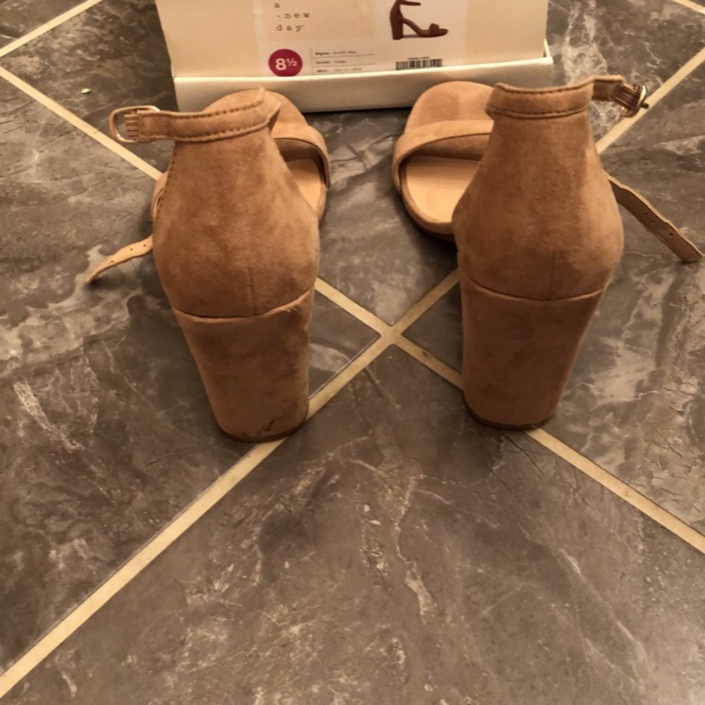 Shoes - Picture 2 of 4